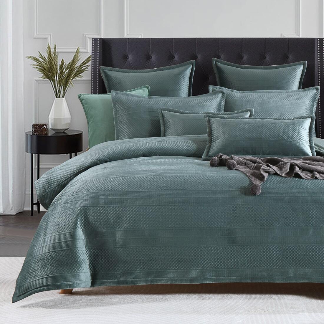 Emma Green Quilted Velvet Quilt Cover Set