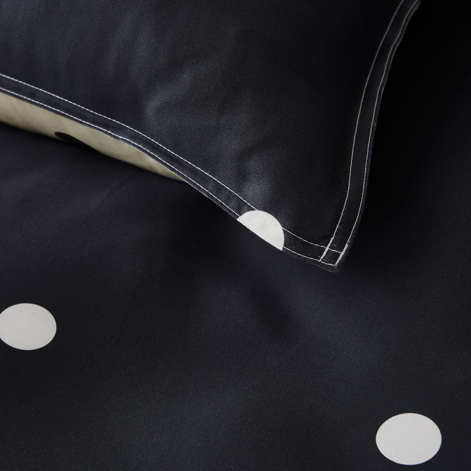 Halo Charcoal Quilt Cover Set
