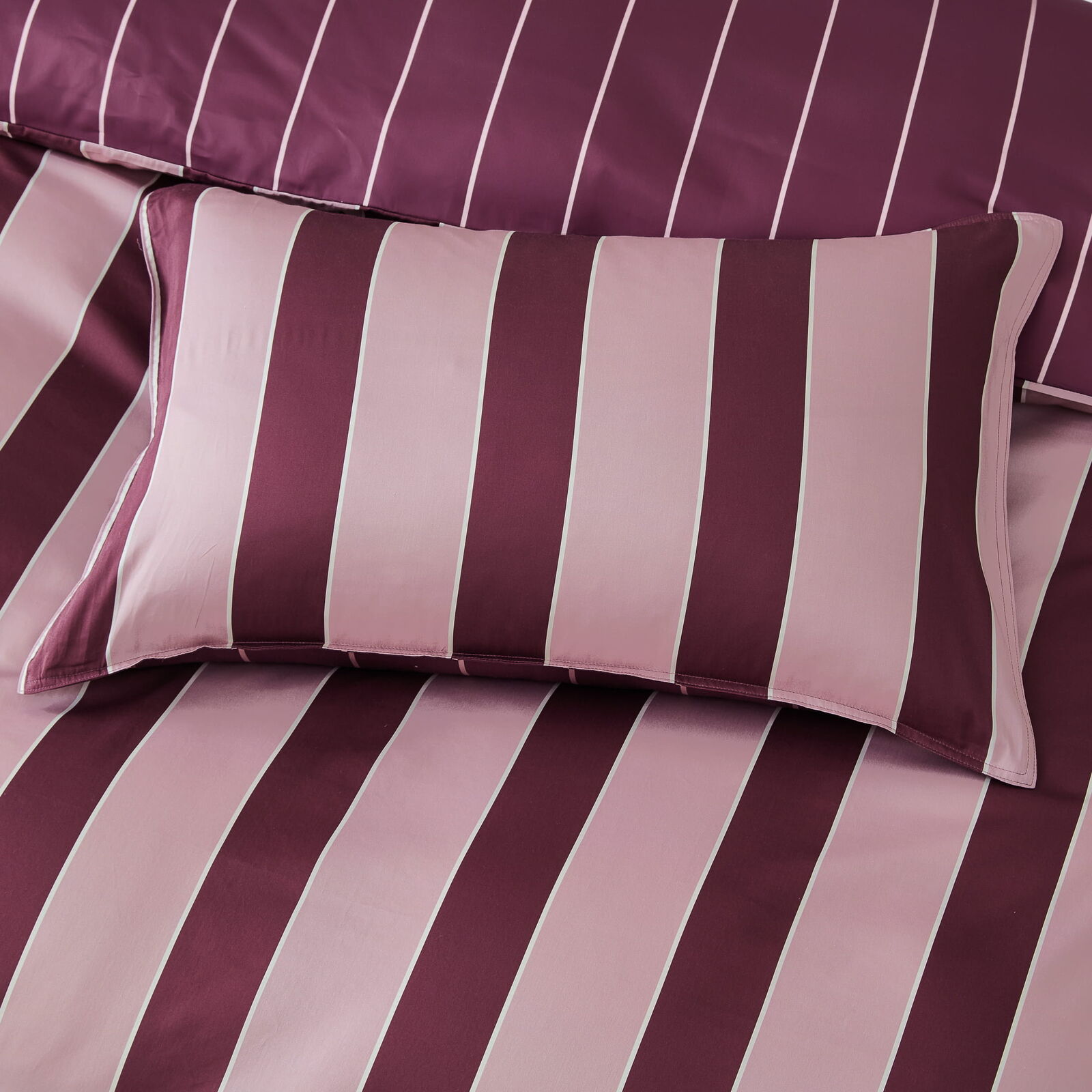 Rhythm Berry Quilt Cover Set