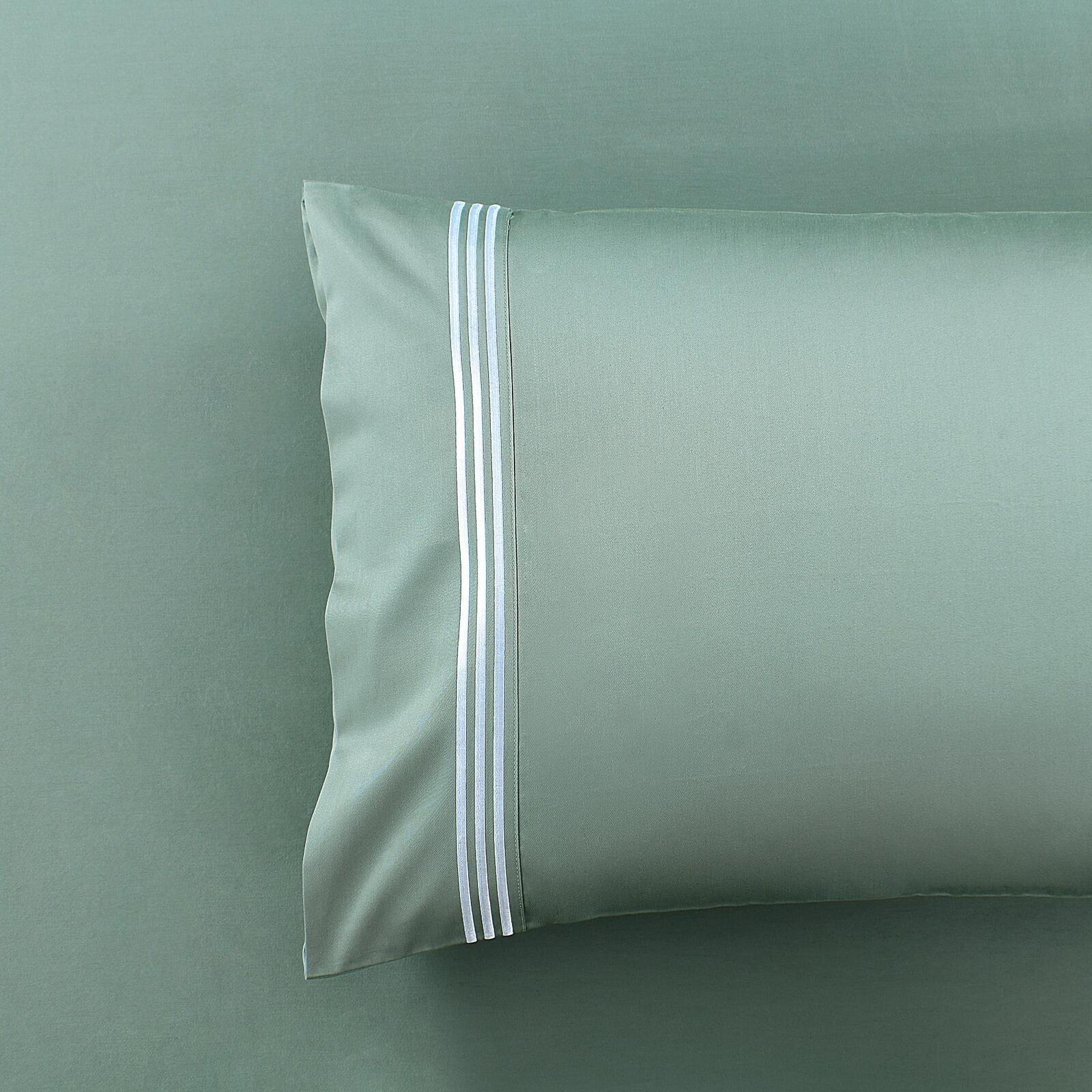 Hotel Luxe - White Embroidery on Green - 1000TC Quilt Cover Set