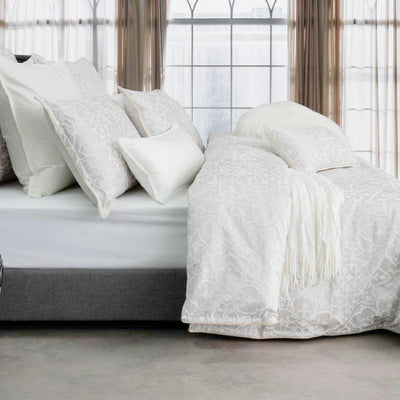 Ivory jacquard quilt cover set