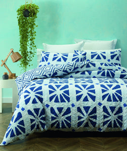 Quilted Effect fabric with Blue and white stunning print features on this quilt cover set. Reversible duvet cover set.